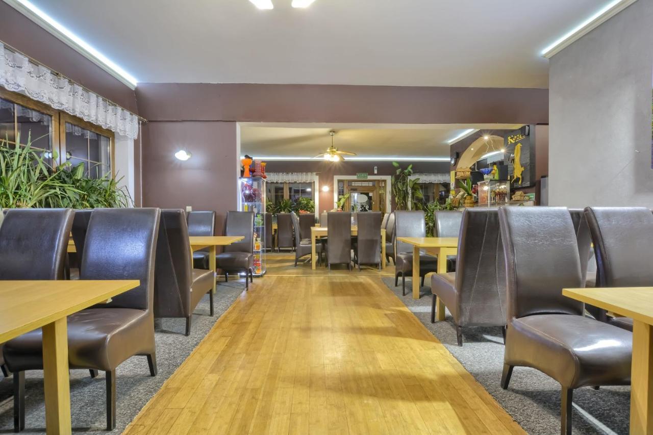 Zajazd Karlow Restauracja & Pokoje Goscinne ภายนอก รูปภาพ